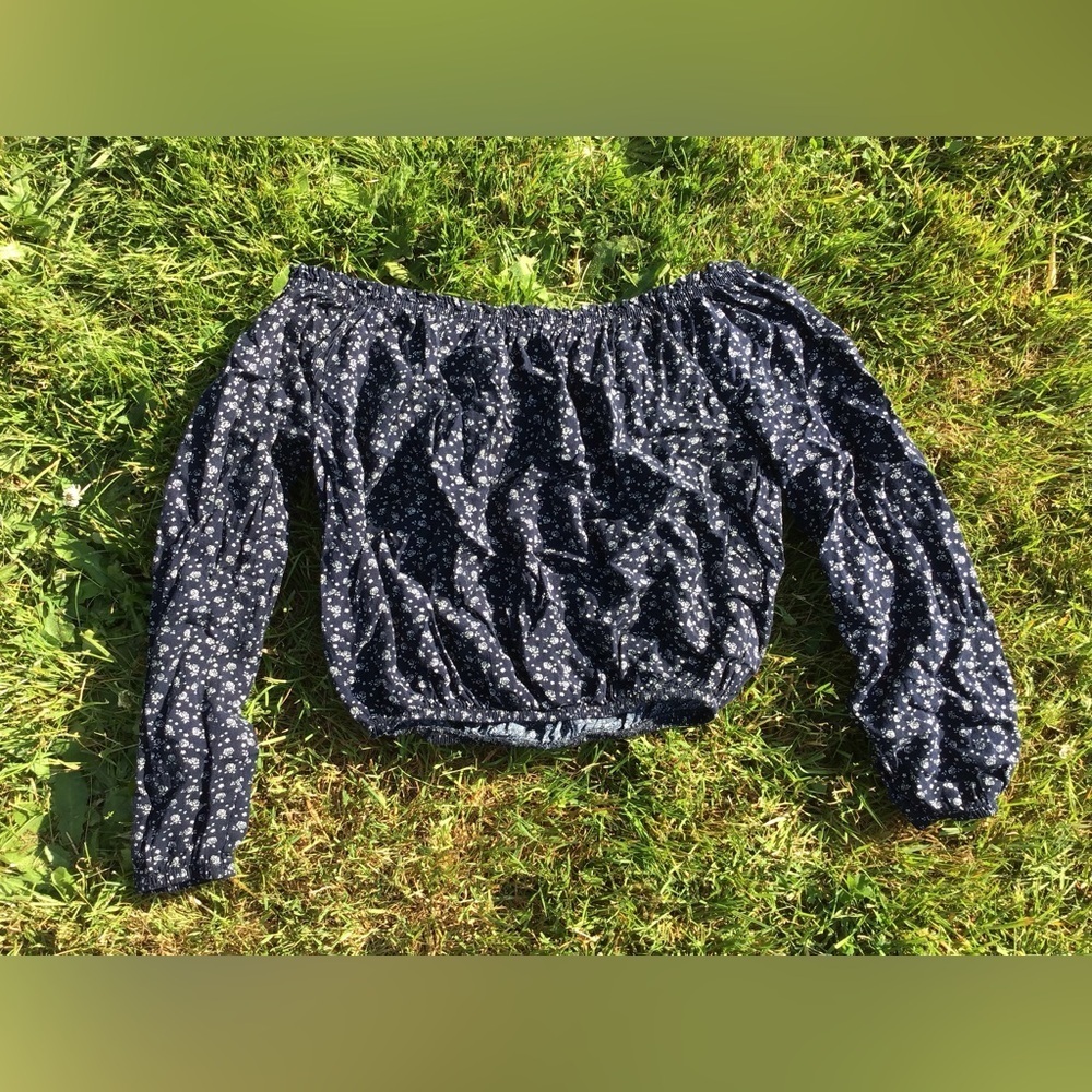 John Galt Brandy Melville Maura Navy Floral Off Shoulder Long Sleeve Crop Top OS - Picture 6 of 6